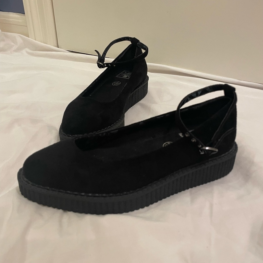 Black Pointed Ballet Ankle Strap Creeper